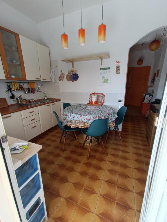 kitchen-2.jpg